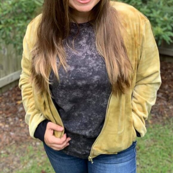 NEW LuLaRoe Elegant Faux Suede Gold Mustard Velour Stevie Bomber Jacket Stretch - Picture 7 of 8